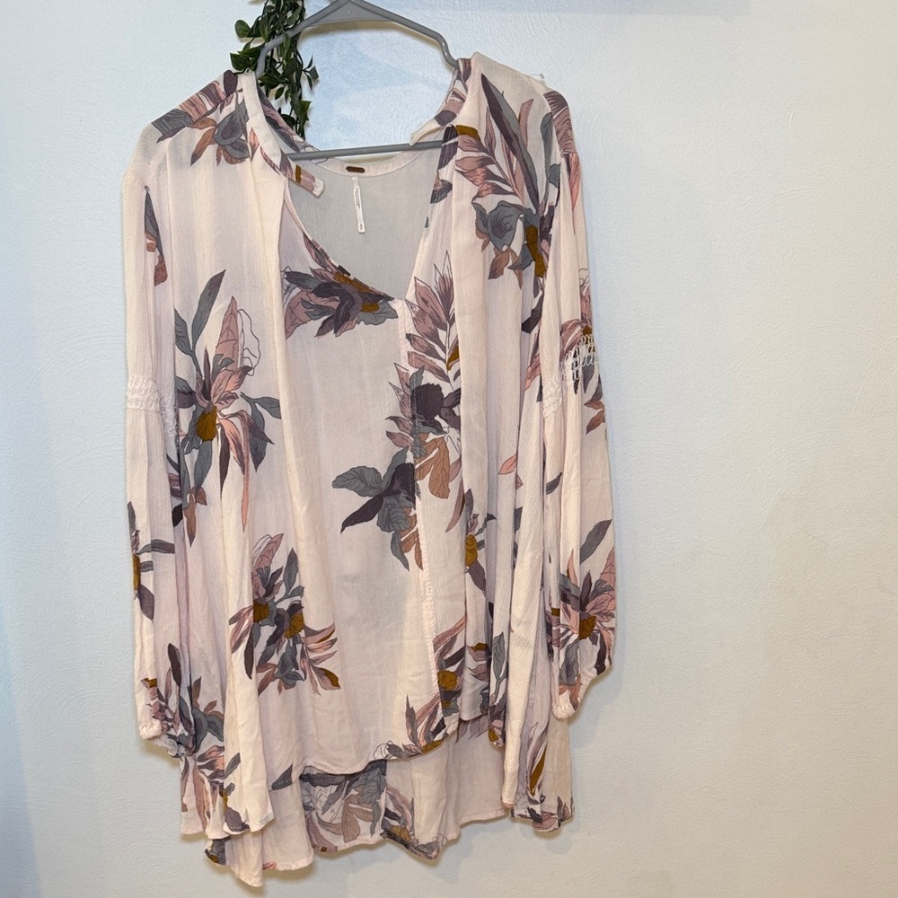 Free People oversized Floral Blouse in Cream light pink